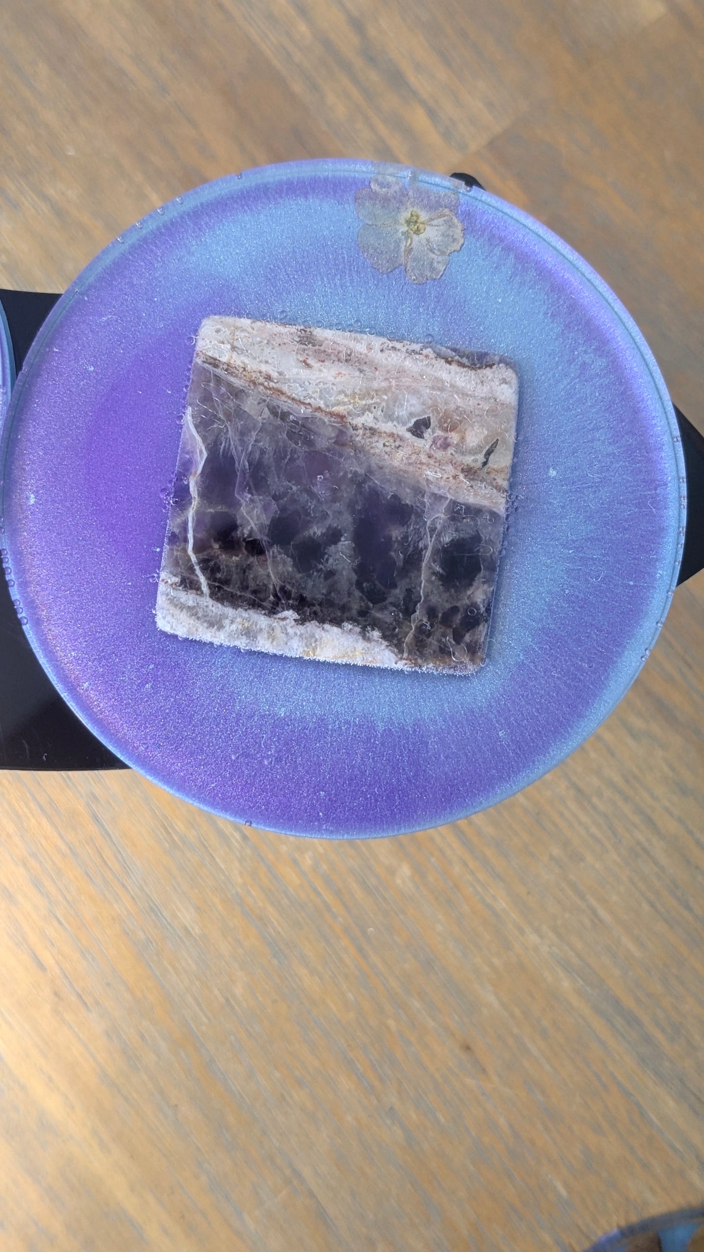 Violet Pillar Coasters — Resin Rounds with Raw Amethyst Slabs (Set of 4)
